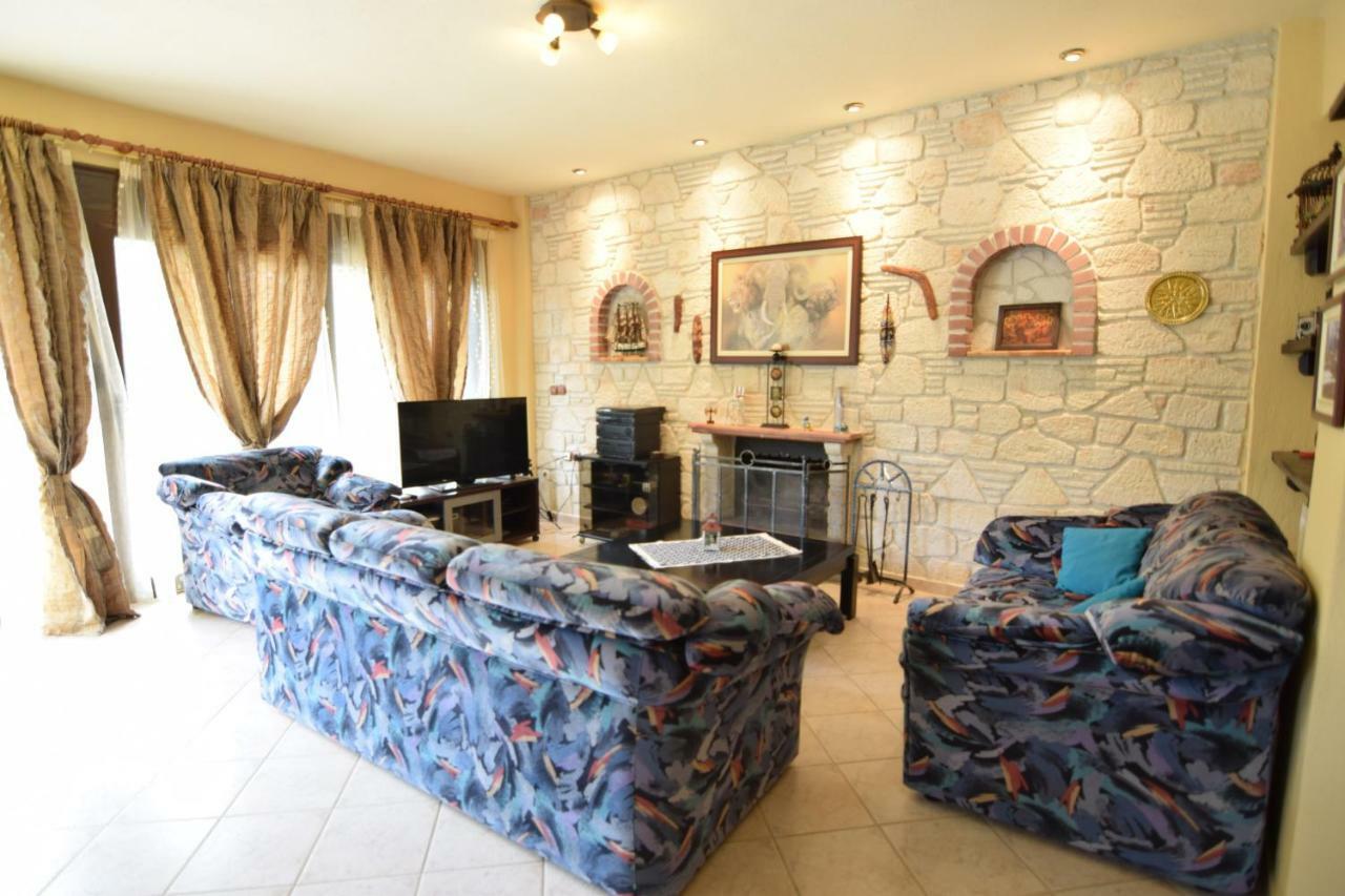 ניאה סקיוני Holiday Villa Vee מראה חיצוני תמונה